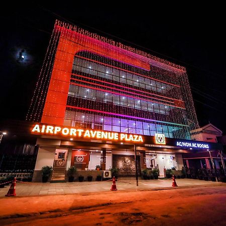 Airport Avenue Plaza 호텔 니둠바서리 외부 사진