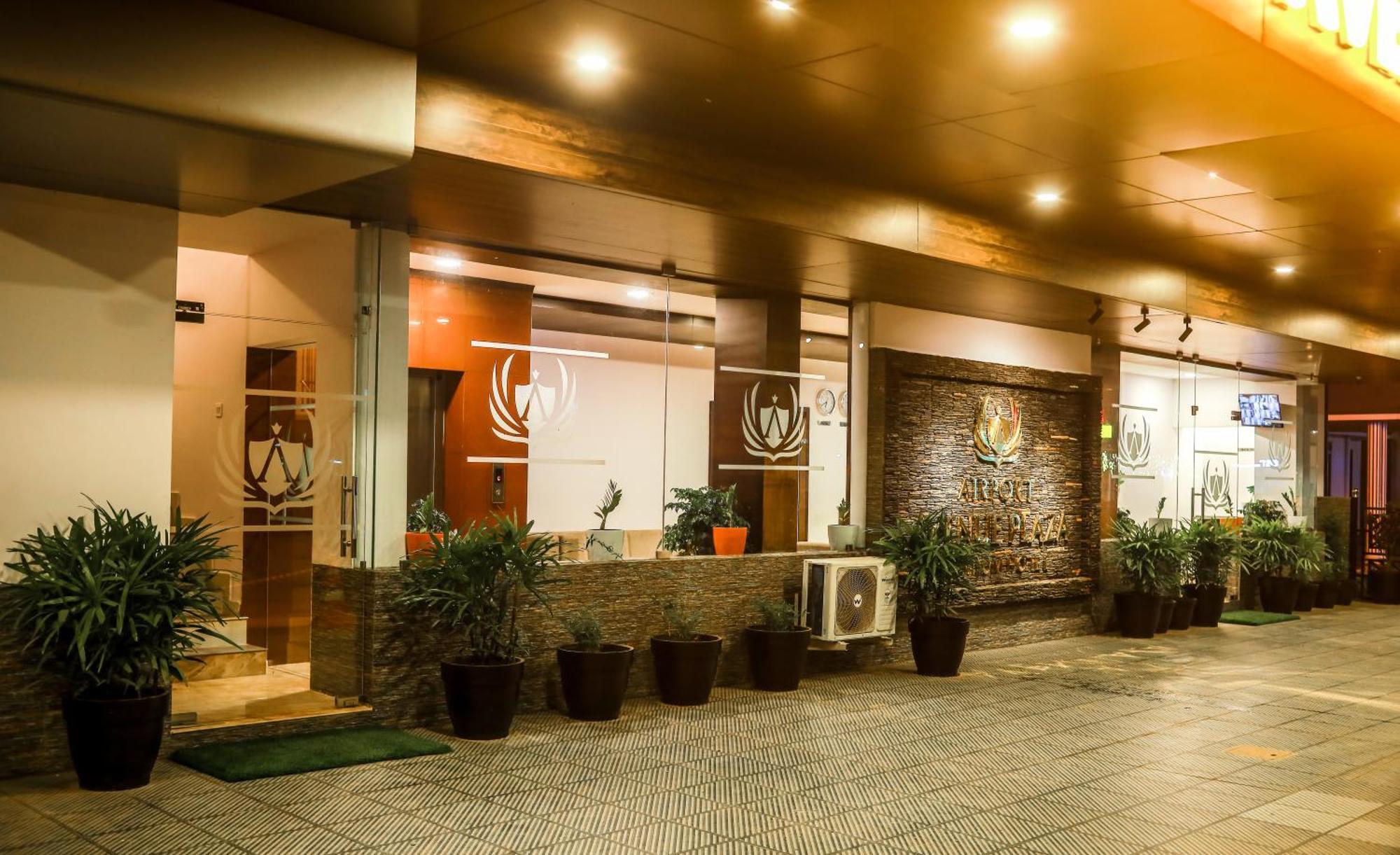 Airport Avenue Plaza 호텔 니둠바서리 외부 사진