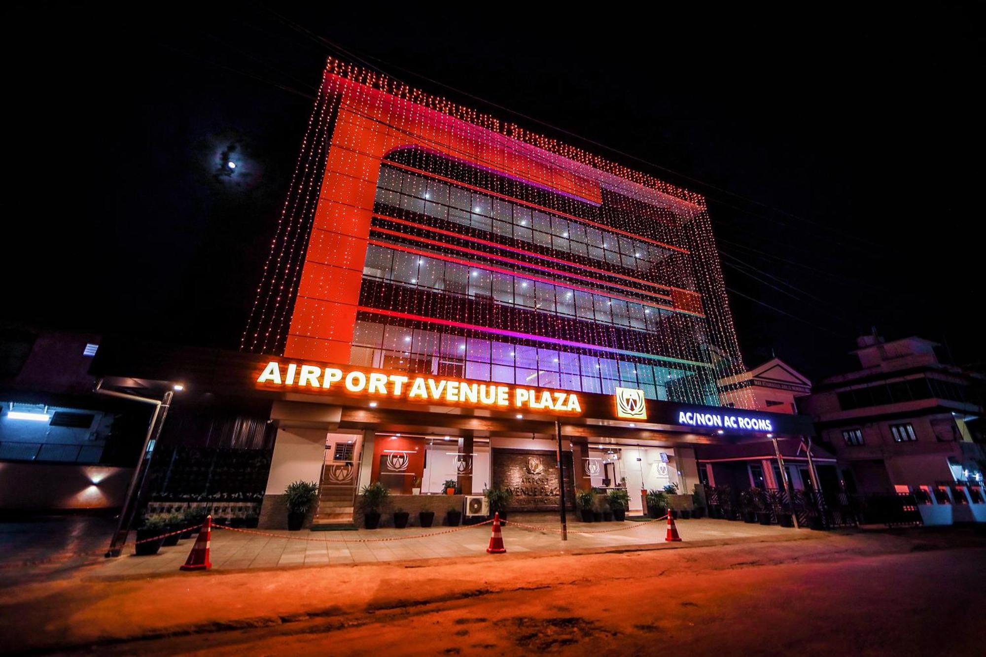 Airport Avenue Plaza 호텔 니둠바서리 외부 사진